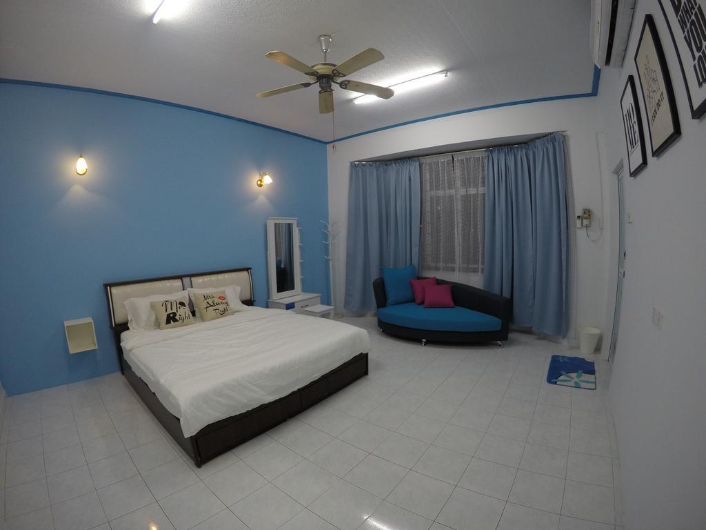 Little Blue House Kemaman Guesthouse Chukai Buitenkant foto