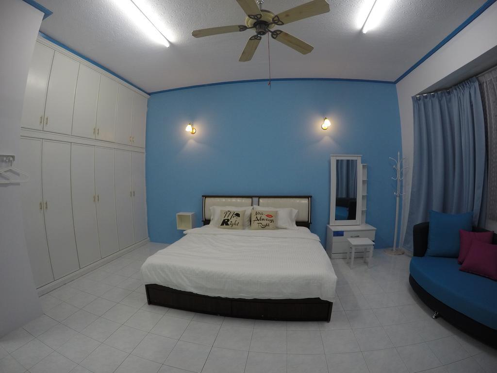 Little Blue House Kemaman Guesthouse Chukai Buitenkant foto